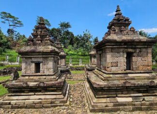 KADEWAGURUAN CANDI NGEMPON