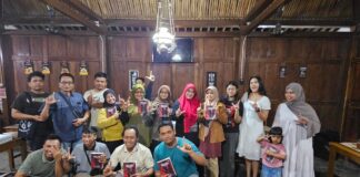 NGOBROL LITERASI: MIJIL, TRISIK DAN PASIR HITAM